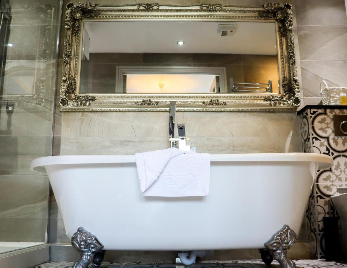 The At Hotel 4*