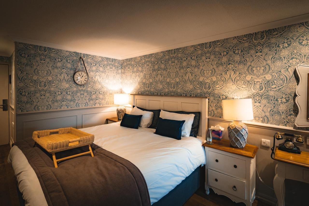 Hotel The At 4*