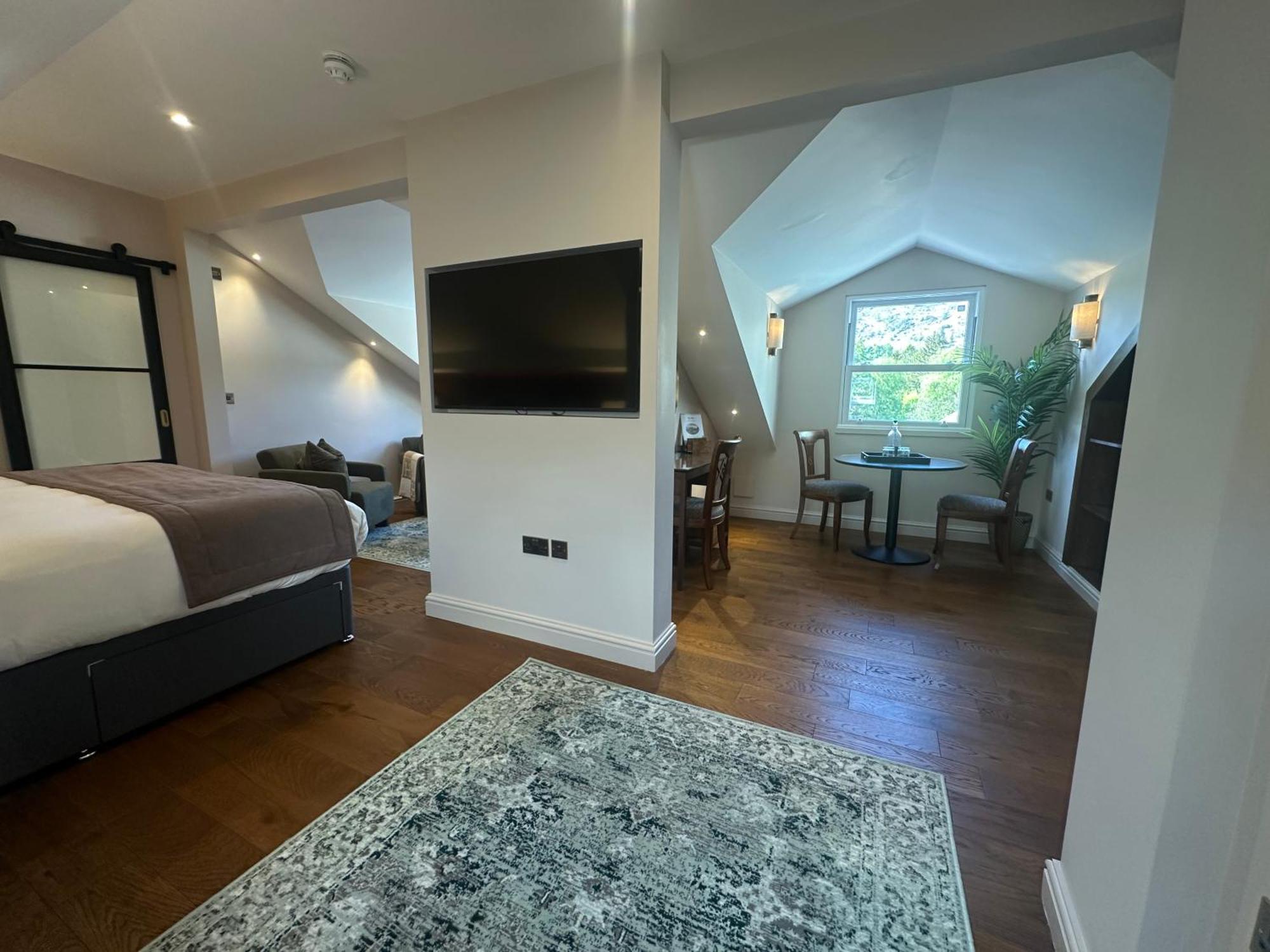 Hotel The At 4*